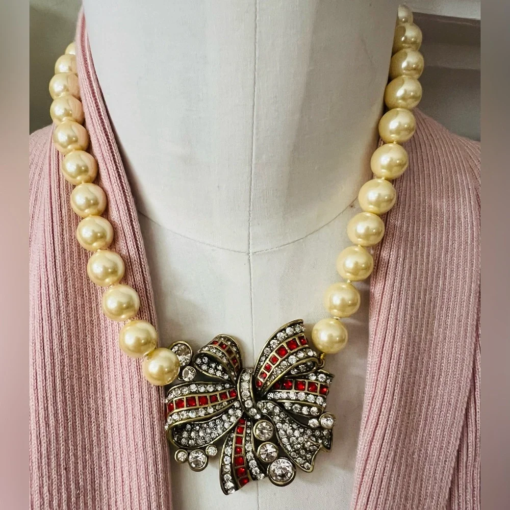 Heidi Daus 🆕 “Ravishing Ribbon” necklace, cream faux pearls, Swarovski crystals - Picture 2 of 9